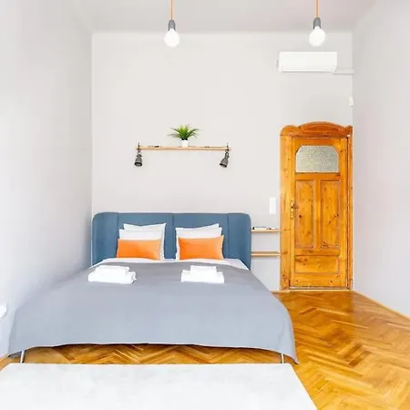 Elegant And Modern In The Centre