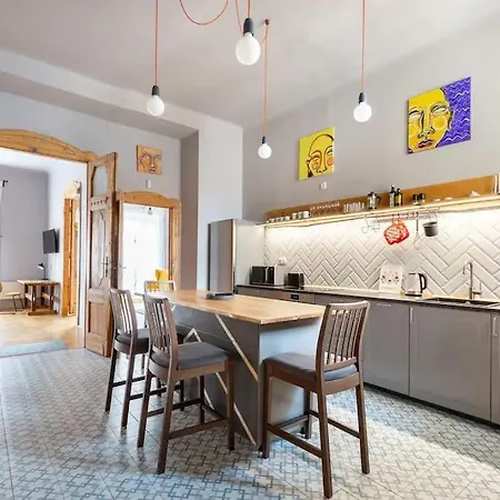 Elegant And Modern In The Centre
