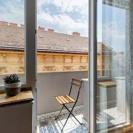 Elegant And Modern In The Centre شقة بودابست