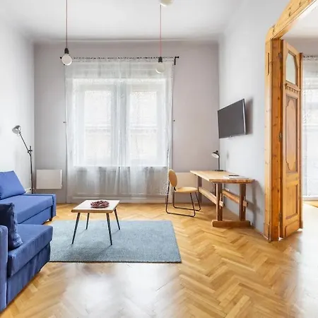 Elegant And Modern In The Centre