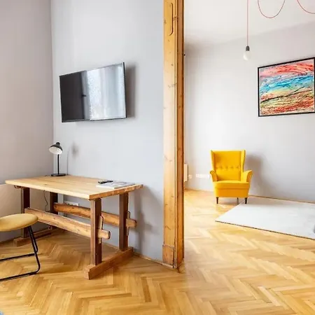 Elegant And Modern In The Centre *