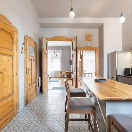 Elegant And Modern In The Centre