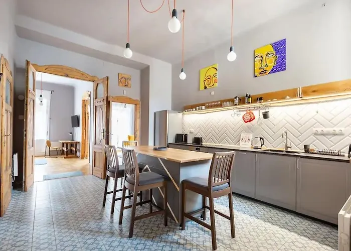 Elegant And Modern In The Centre