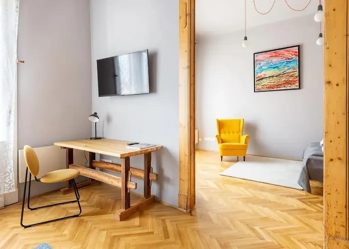 Elegant And Modern In The Centre *